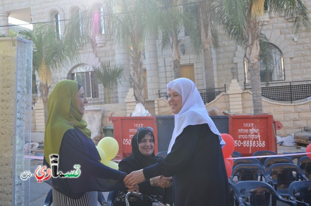 كفرقاسم- فيديو  : الافتتاح الكبير لمعرض ذوق العروس  سنين  يتحول الى مهرجان نسائي تسوقي كبير والحاجة عزية ترحب بالجميع